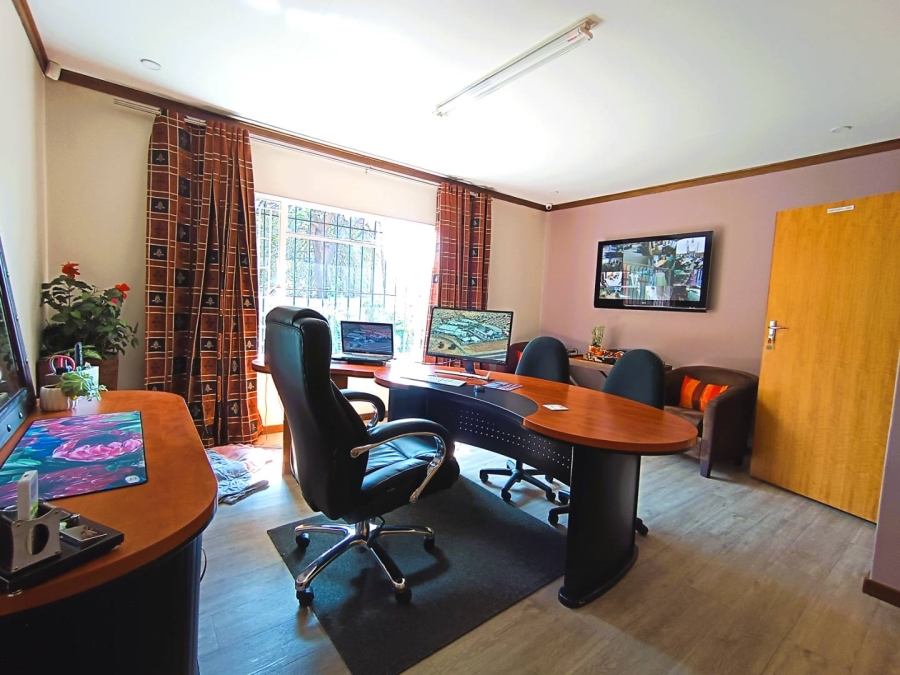 5 Bedroom Property for Sale in Langenhovenpark Free State